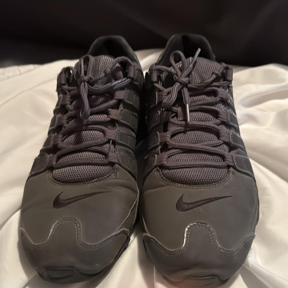 Mens Nike Air Shox Dark Grey Suede Size 11.5 - Picture 4 of 6